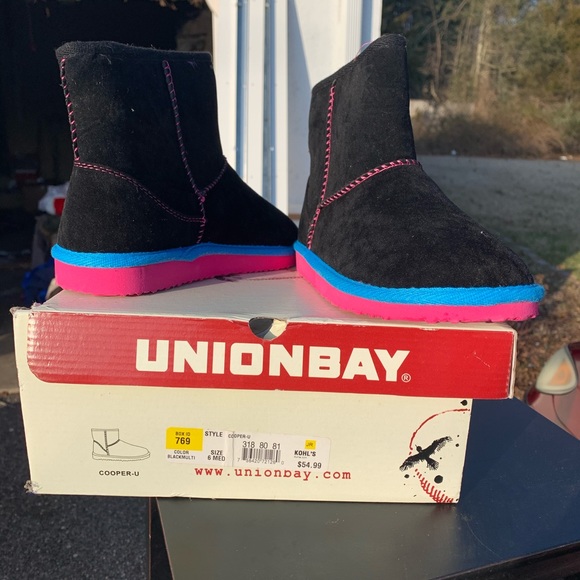 Kids Boots. Brand New - Picture 2 of 3